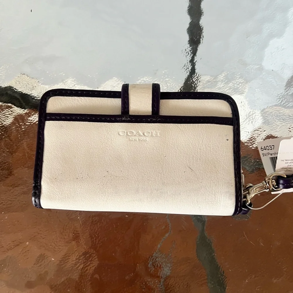 Coach White and Purple Wristlet/Wallet - Picture 6 of 9